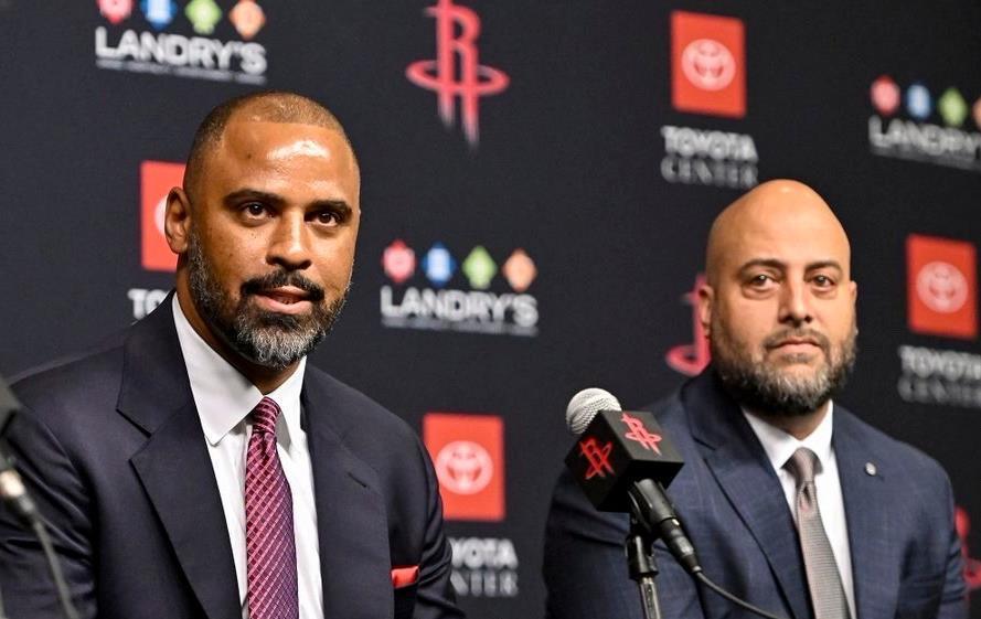 火箭队1天3喜讯！续约老中锋，杜兰特心仪休城，主控留队问题不大