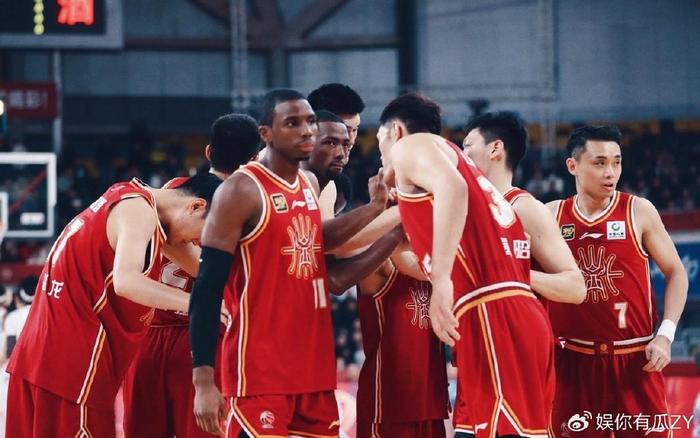 4年合同缩水！广东旧将1年0出场，被刘传兴抢位置，杜锋有眼光