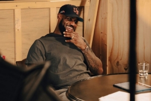 开云注册入口-Windhorst：詹姆斯认为球迷想看纯粹关于篮球的播客是大错特错