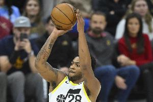 游刃有余！森萨博11中6砍半场最高16分加4板 三分7中4