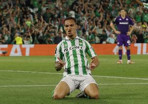 罗马诺：贝蒂斯仍有信心完成安东尼交易，正在等待曼联同意