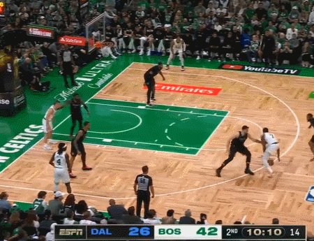 开云体育-拿完东决MVP再拿FMVP？布朗攻防一体 獭兔紧张低迷