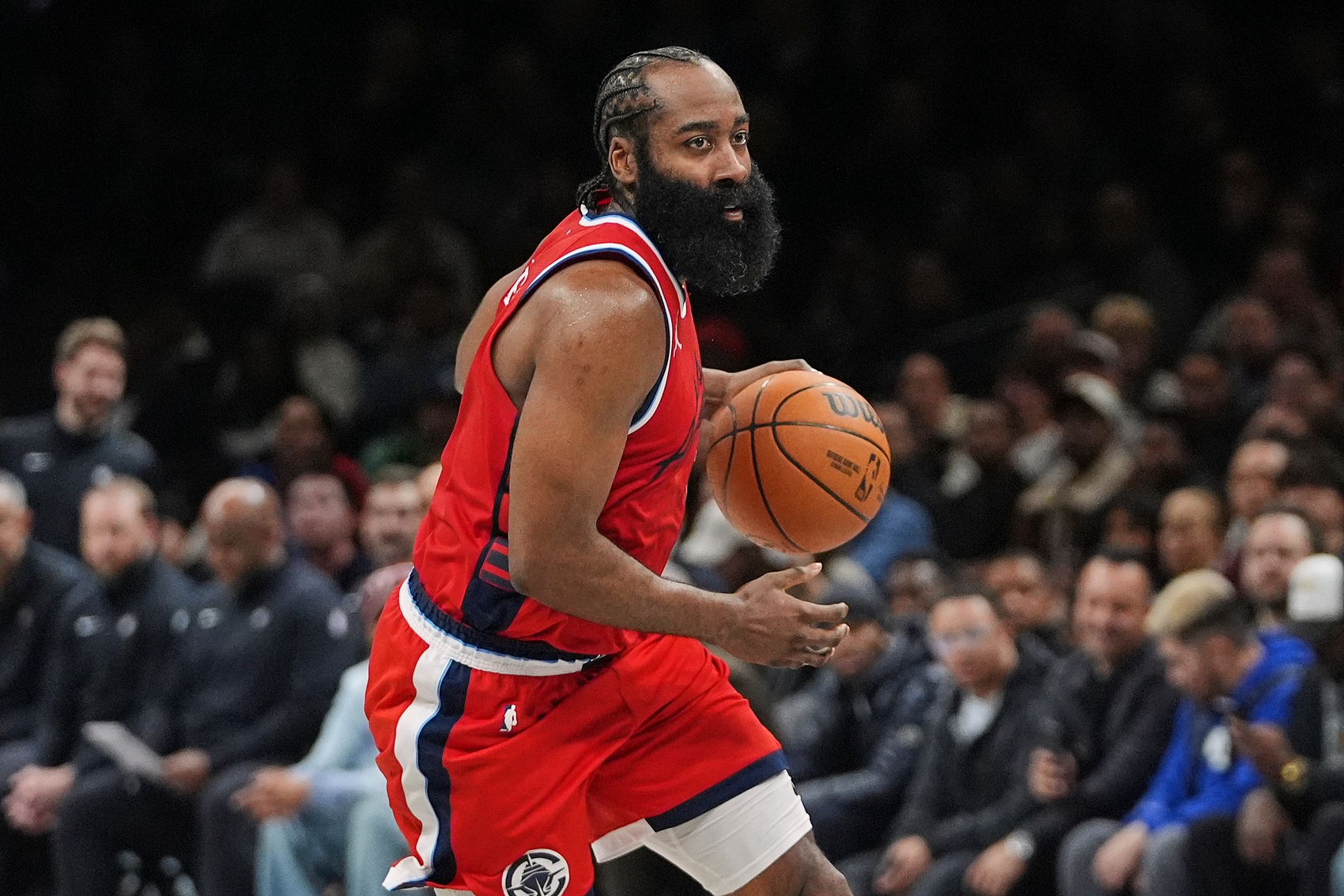 开云APP-三分5中0！哈登单核带队首节打满 8投2中仅得6分2篮板2助攻