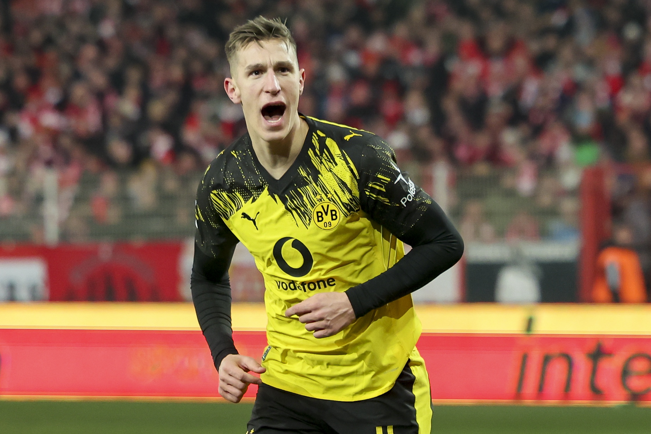 开云APP-名宿：施洛特贝克是多特蒙德当之无愧的核心球员，各方面无可挑剔